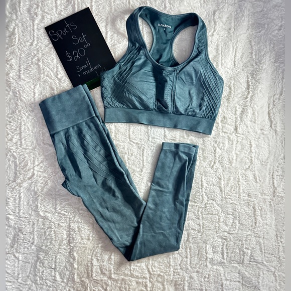 Athletic Wear - Tight Leggings with Matching Bra set - Blue,Green,zebra blue - Picture 3 of 6